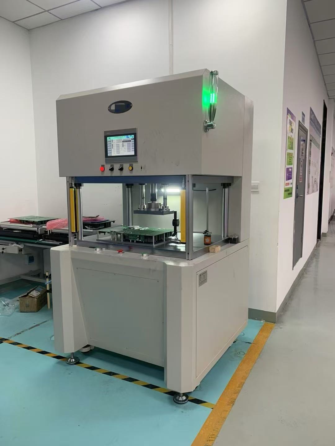 液壓機、伺服壓機、氣動壓機使用昆侖通態觸摸屏TPC1051Ki